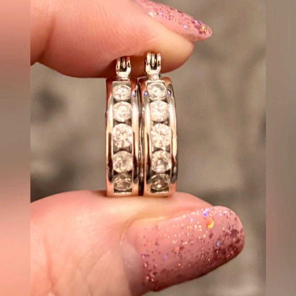 🤍 S925 Huggie Hoop Clear CZ Earrings - Picture 1 of 5